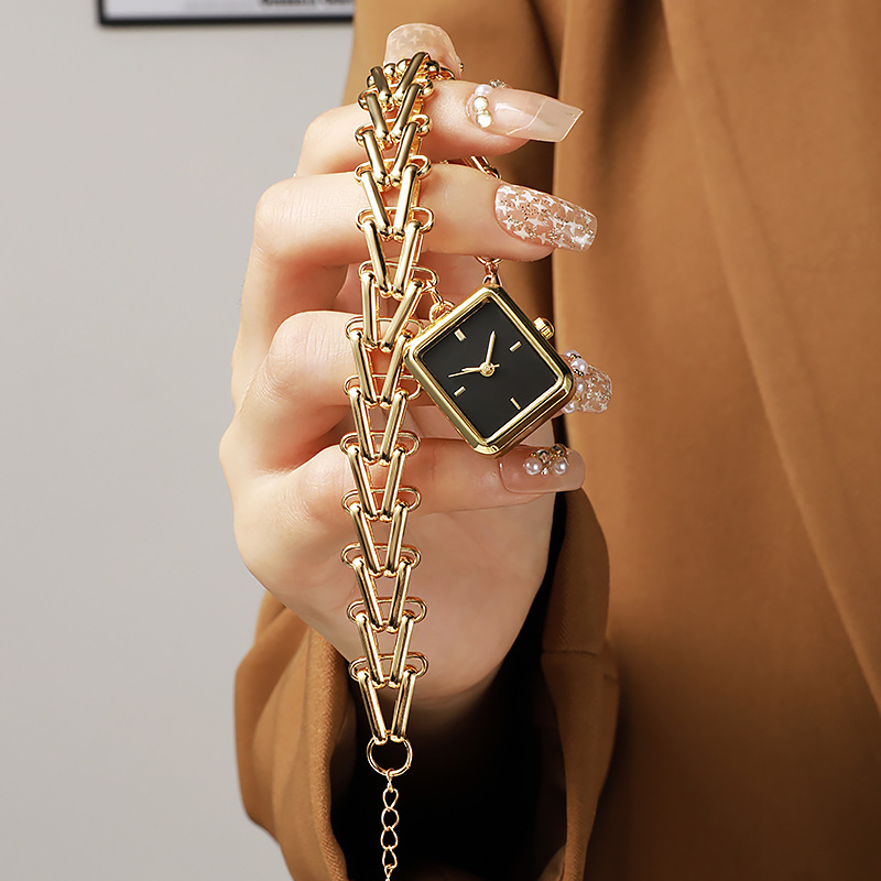 Women Quartz Watch Light Luxur - Watch Triangle Luxury recension och pris