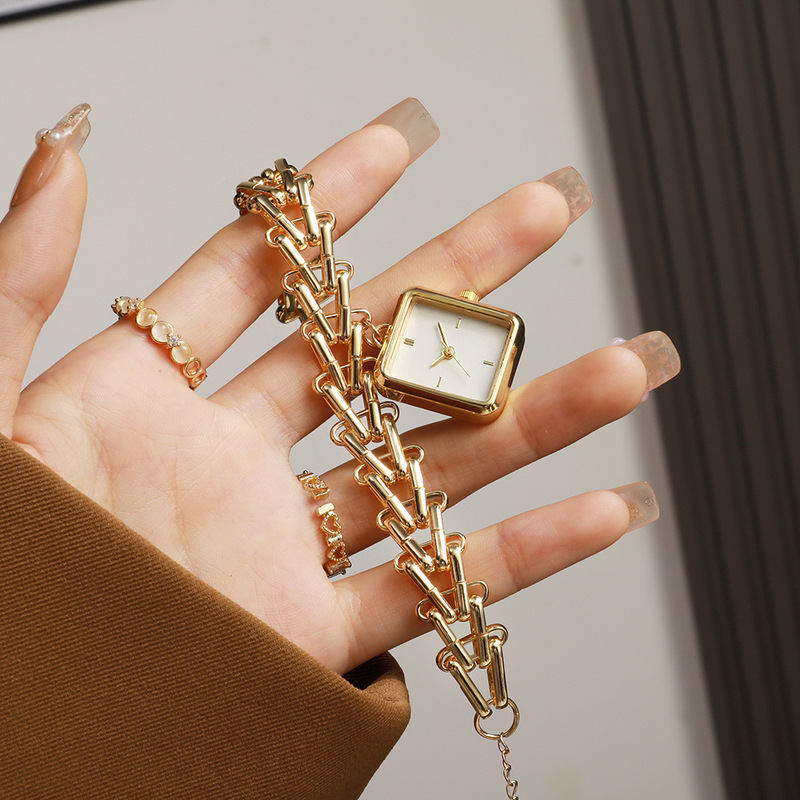 Women Quartz Watch Light Luxur - Watch Triangle Luxury recension och pris