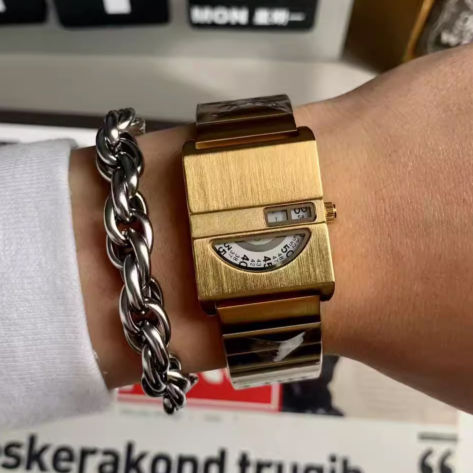 Men's Bracelet Watches Square  - Luxury Watch Market recension och pris